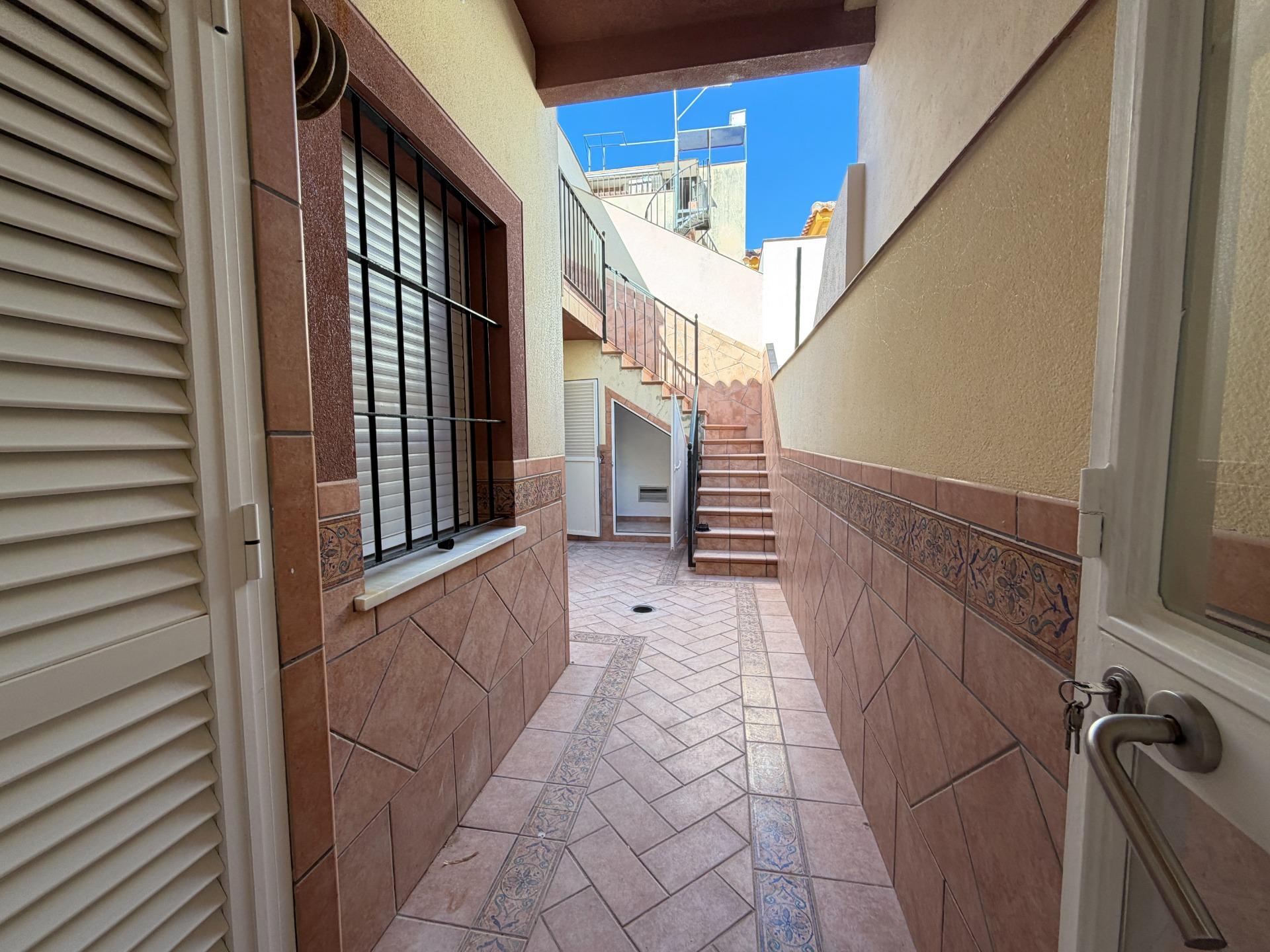 CASA UNIFAMILIAR EN GUADALCACÍN TOTALMENTE REFORMADA