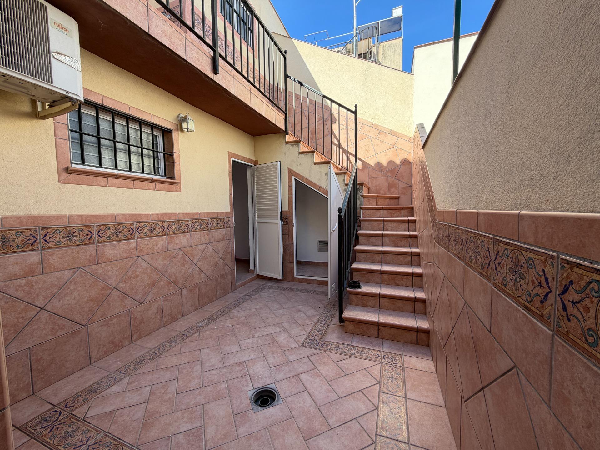 CASA UNIFAMILIAR EN GUADALCACÍN TOTALMENTE REFORMADA