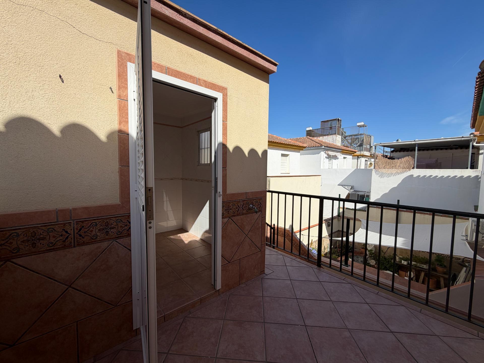 CASA UNIFAMILIAR EN GUADALCACÍN TOTALMENTE REFORMADA