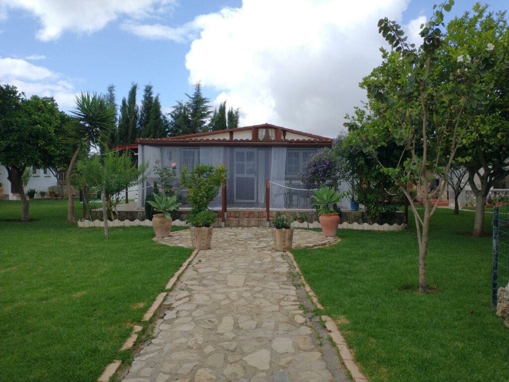 Chalet Reformado en San José del Valle - Tu Oasis en Andalucía