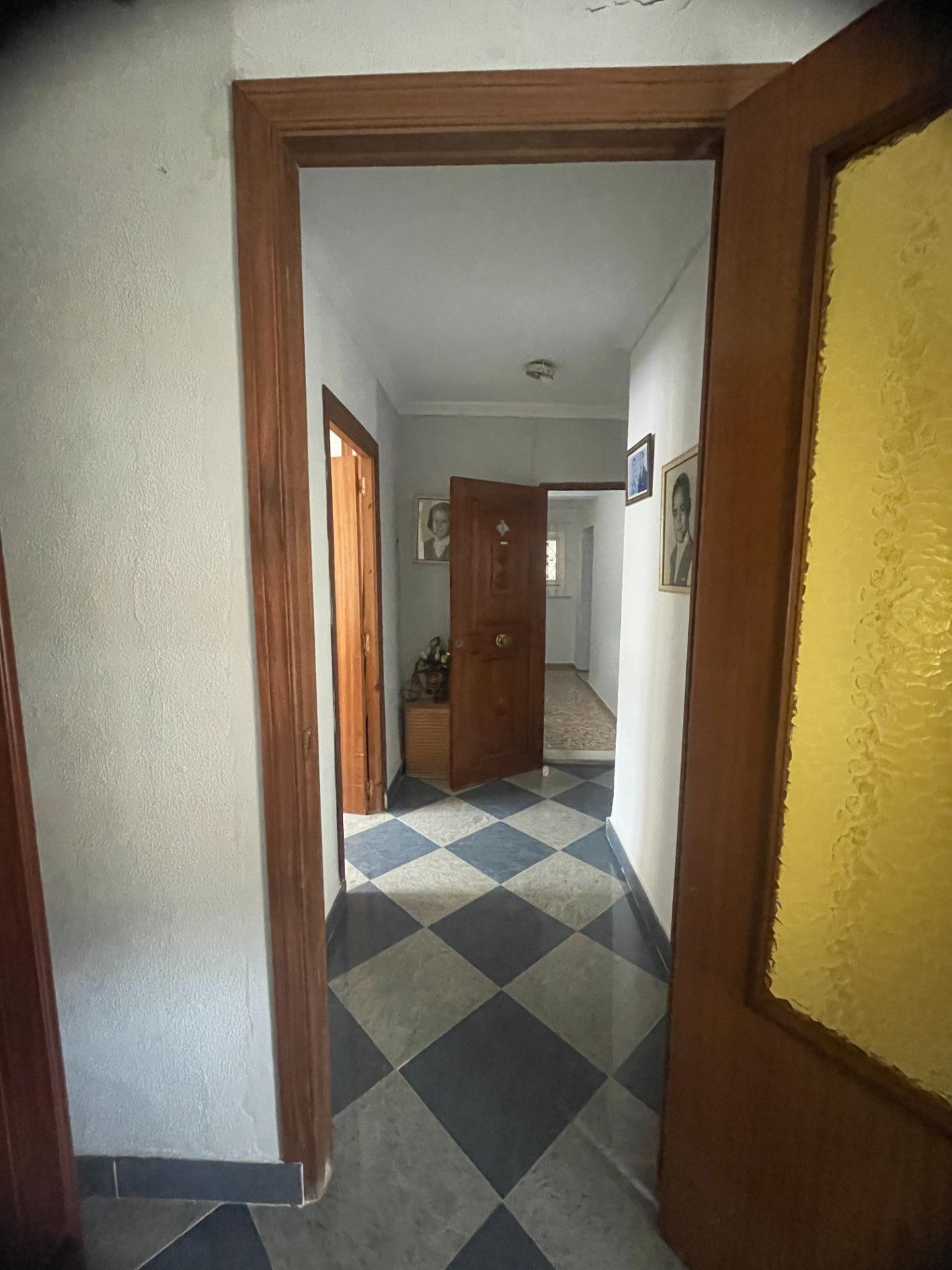 PISO PARA REFORMAR EN LA CORONACIÓN, ZONA OESTE DE JEREZ. ¡EDIFICIO CON ASCENSOR!