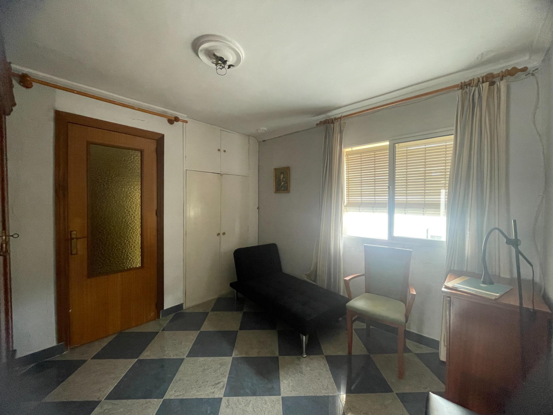PISO PARA REFORMAR EN LA CORONACIÓN, ZONA OESTE DE JEREZ. ¡EDIFICIO CON ASCENSOR!