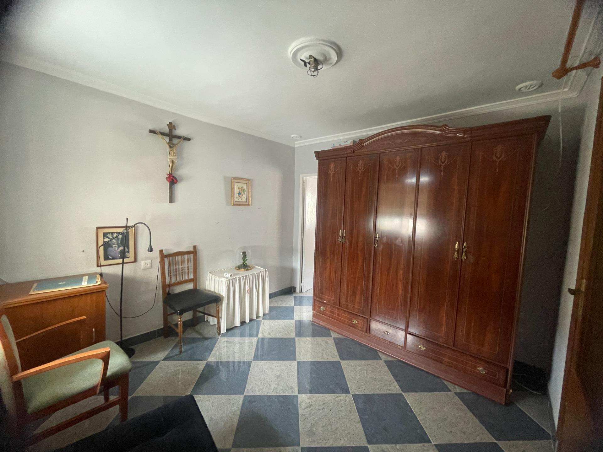 PISO PARA REFORMAR EN LA CORONACIÓN, ZONA OESTE DE JEREZ. ¡EDIFICIO CON ASCENSOR!