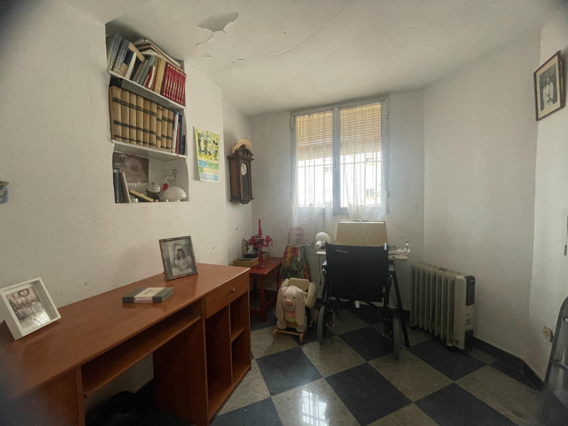 PISO PARA REFORMAR EN LA CORONACIÓN, ZONA OESTE DE JEREZ. ¡EDIFICIO CON ASCENSOR!